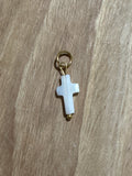 Charms croix blanche