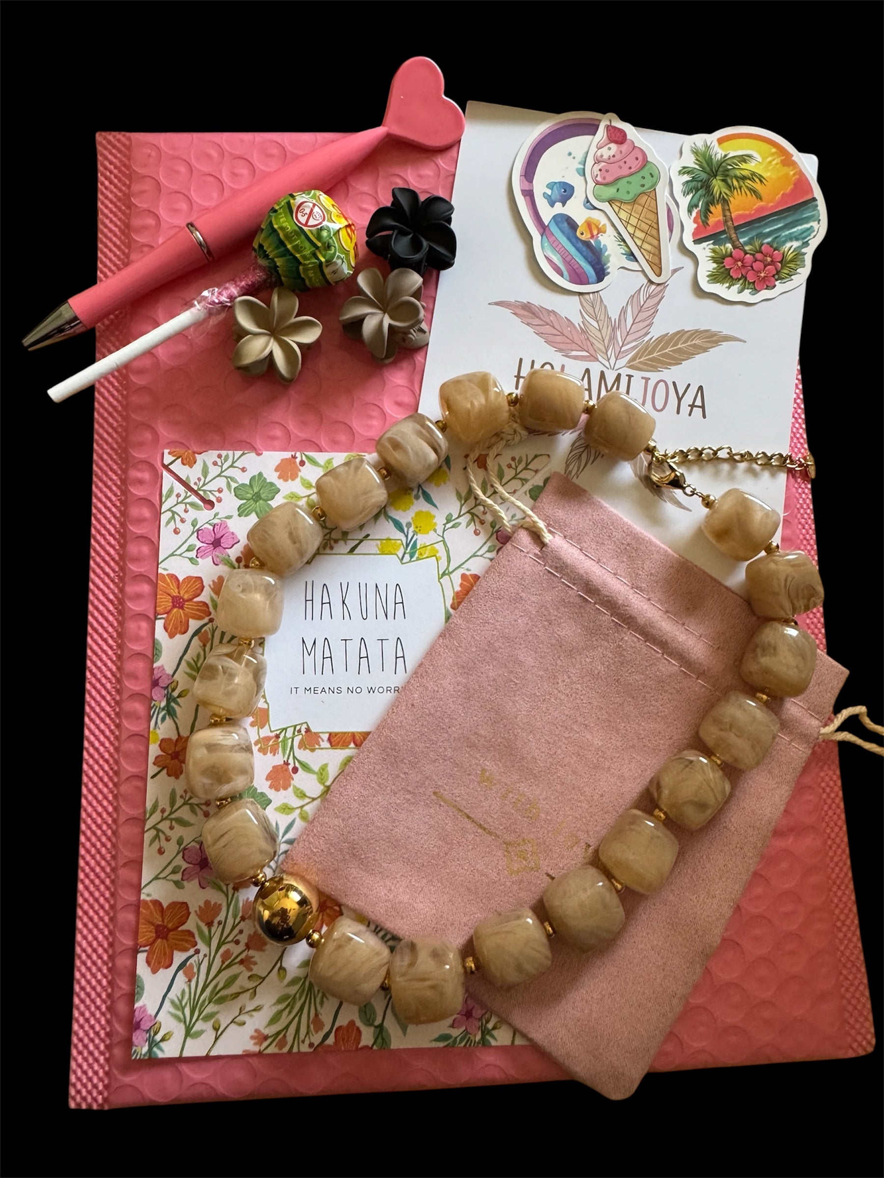 Collier perles en résine beige