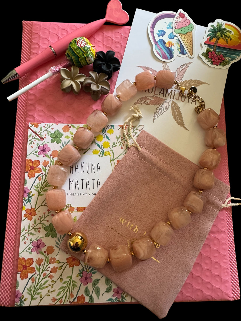 Collier perles en résine rose